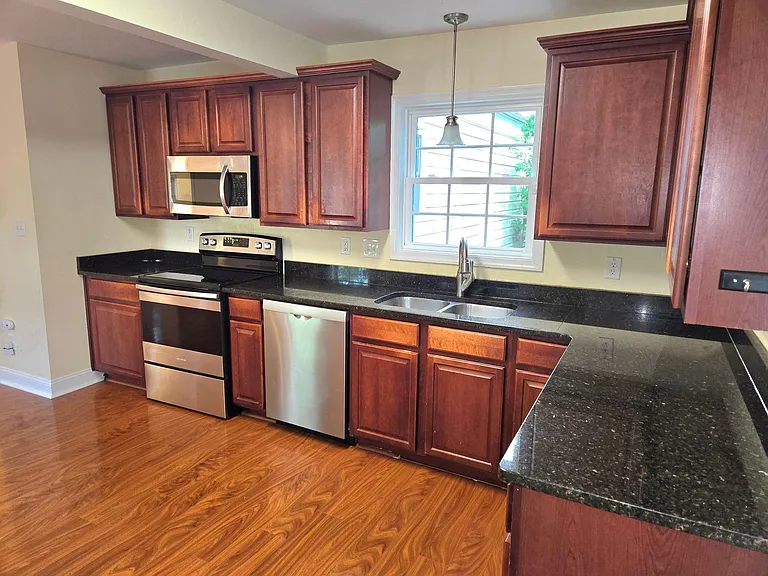 2201 Pershing Ave — Photo 16