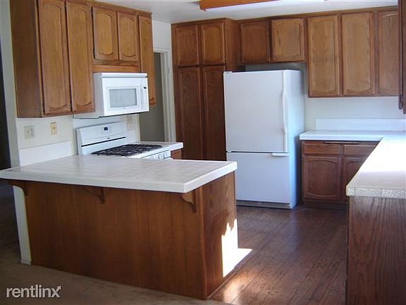 5333 Malcolm 8 Kitchen