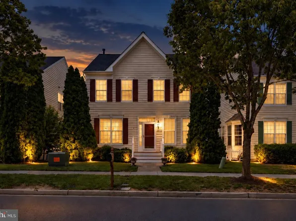 42650 Harris St, Chantilly, VA 20152
