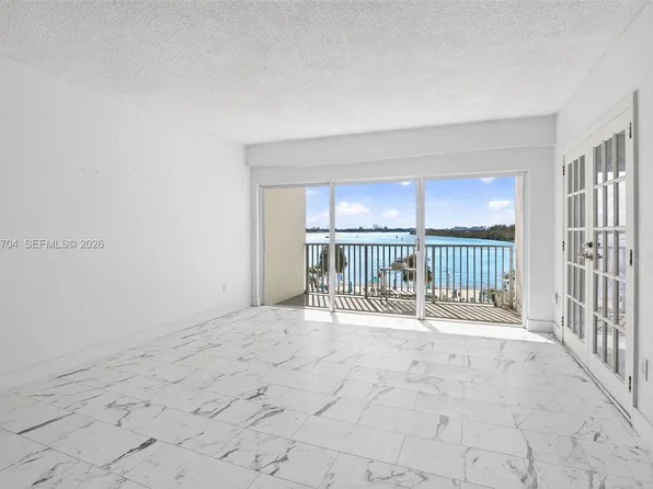 300 Bayview Dr APT 308, Sunny Isles Beach, FL 33160