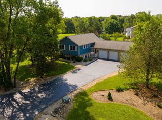 4411 E Hillshire Dr, Richmond, IL 60071