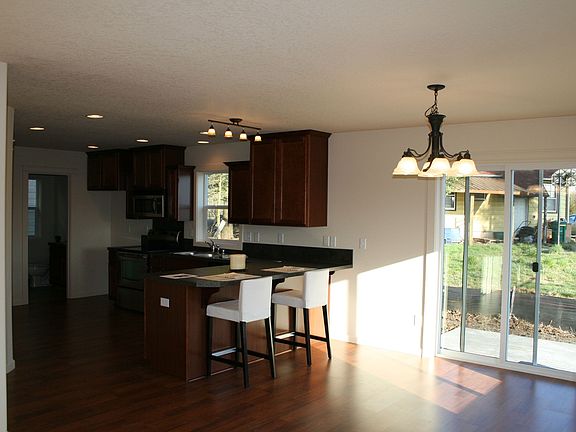 4th image of 9509 NE 53rd Ave
