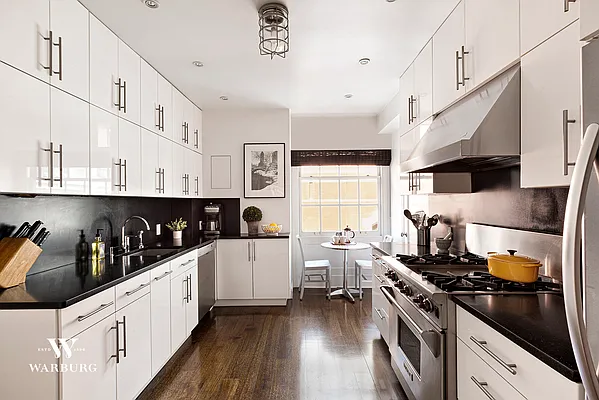 Sold by Warburg | media 45