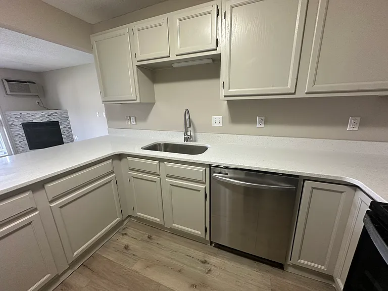 954 Boston Way #8 — Photo 2