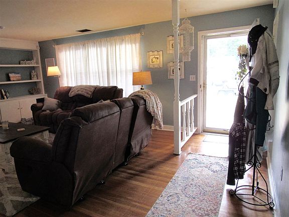 3rd image of 27 Waverly Dr