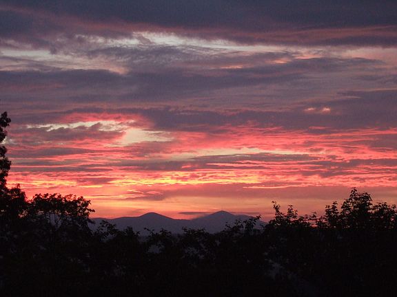3rd image of 338 Mountain Valley Dr