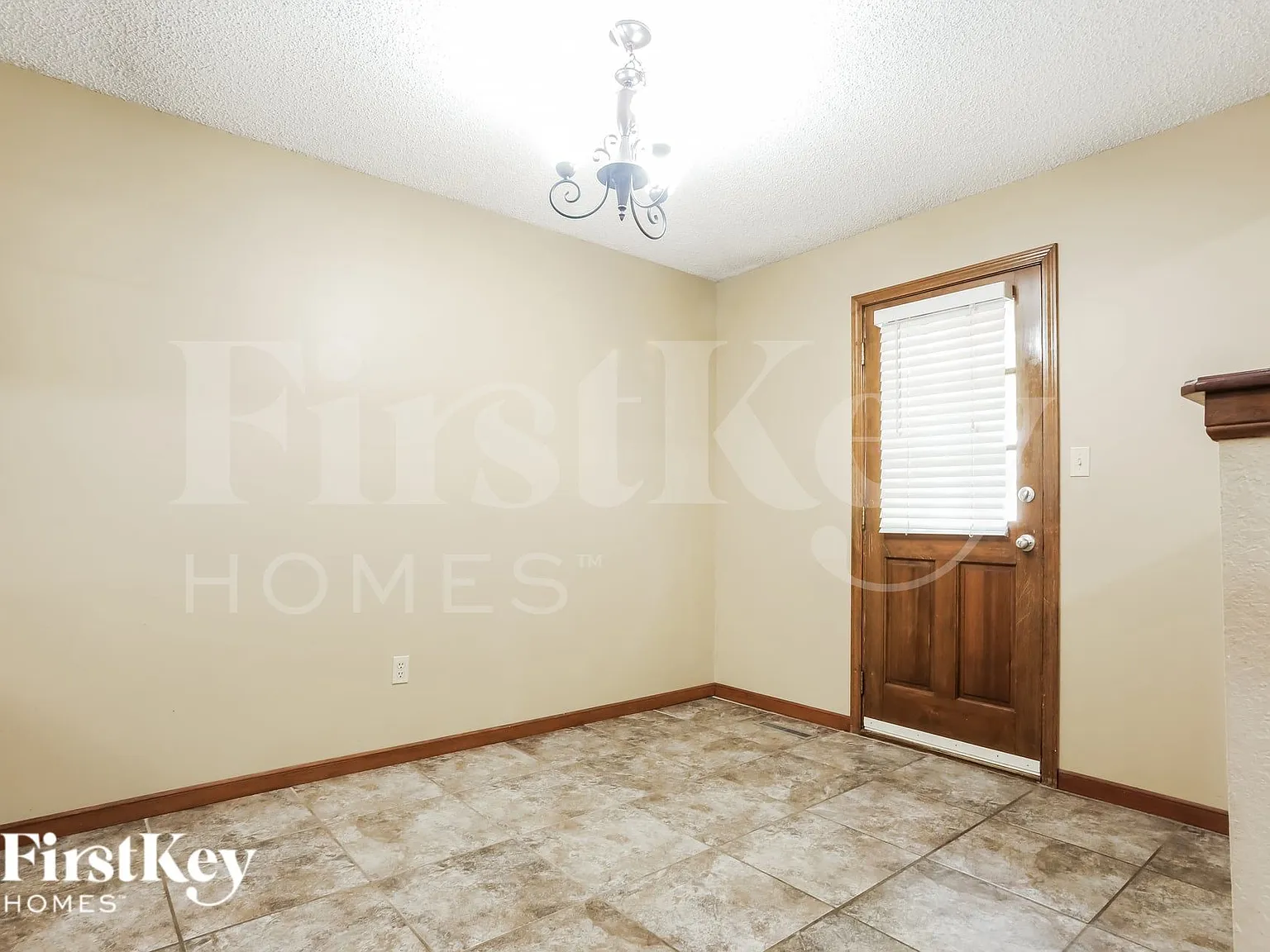 3 bed, 2.0 bath, 1452 sqft, $1,915 — Photo 3