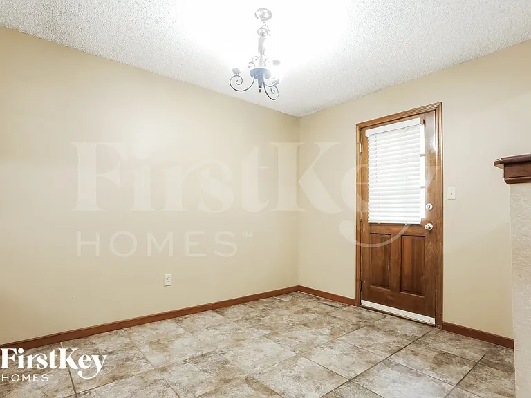 2636 SW Krista Ct — Photo 3