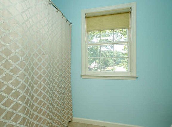 4th image of 4226 Knollcrest Cir S