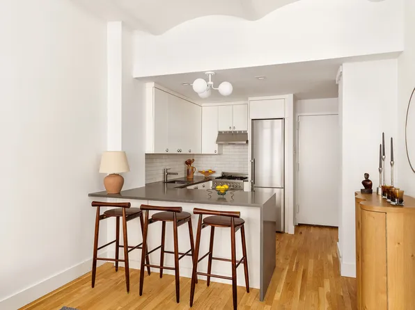 9 Barrow Street 3C image 2 of 8
