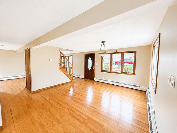 3rd image of 35 Fox Hill Rd #1