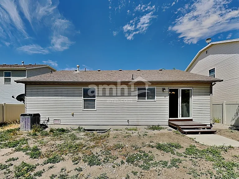 4384 N Maple Dr — Photo 20