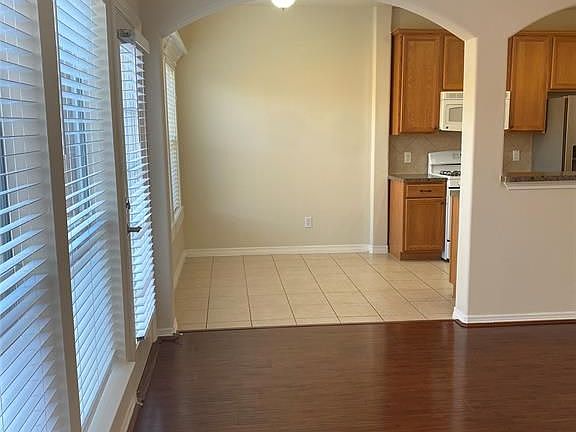4th image of 10910 Chazenwood Dr