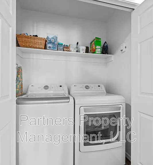 1121 E Sparrow Cir — Photo 15