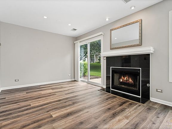 5th image of 325 Odlum Ct