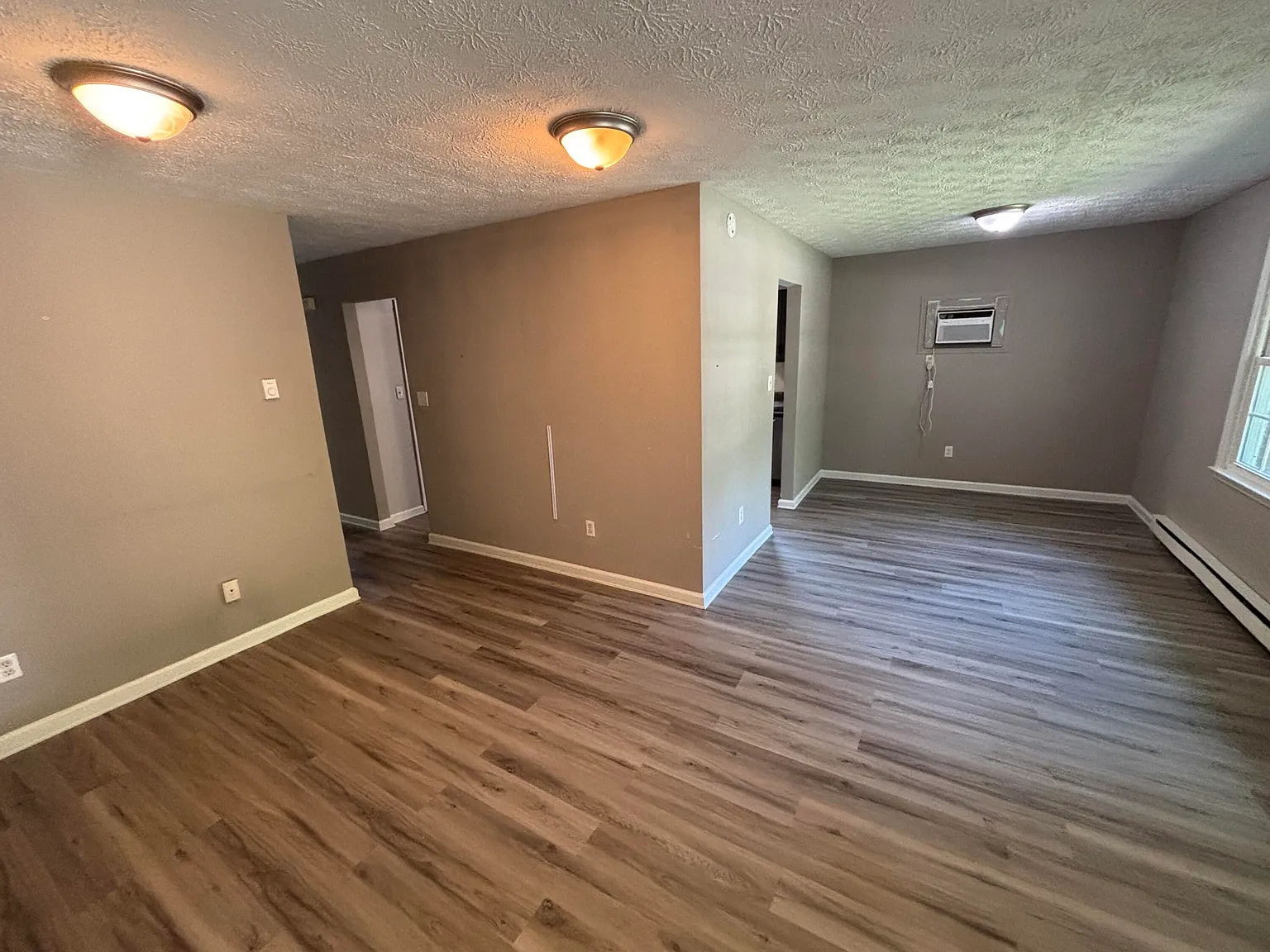 2 bed, 1.0 bath, 875 sqft, $1,100 — Photo 2