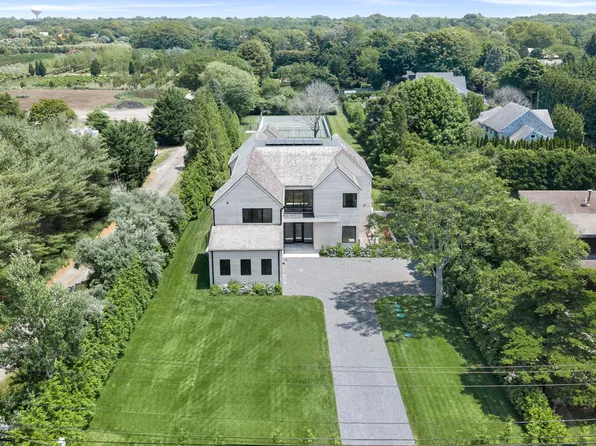 50 Tuckahoe Ln, Southampton, NY 11968
