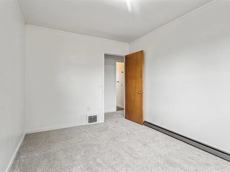 924 McPherson Ave — Photo 8