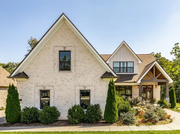 1221 Ben Forkum Dr, Lebanon, TN 37087