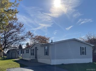 379 Birchwood Dr, Lockport, NY 14094