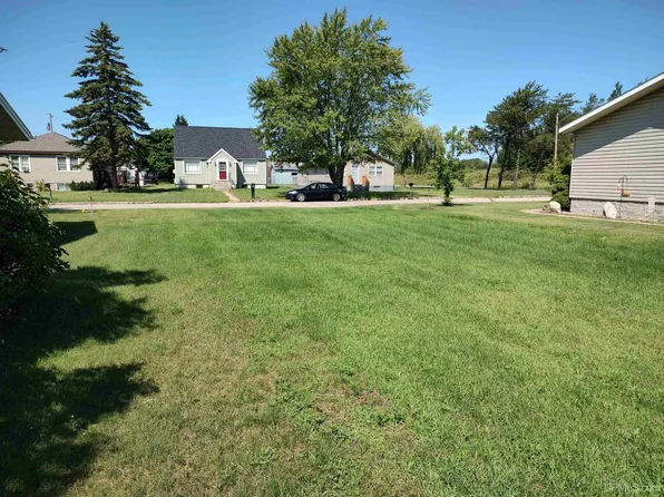 1608 N 19th St, Escanaba, MI 49829
