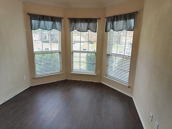 5th image of 1120 Lake Hollow Dr