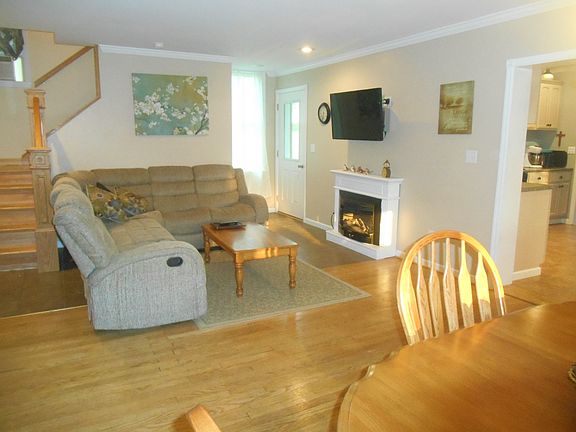 2nd image of 6 Cottage St