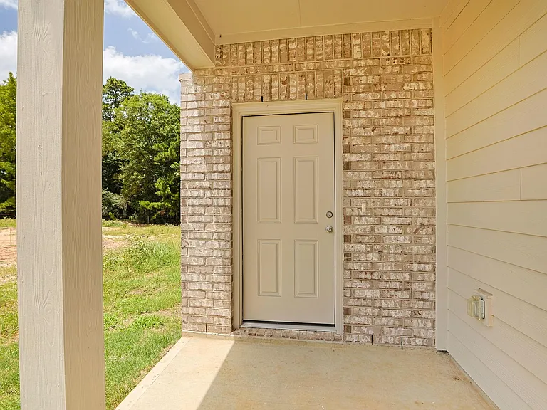 15052 Ronan Dr — Photo 3