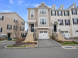 19 Putnam Ln #19, Danbury, CT 06810