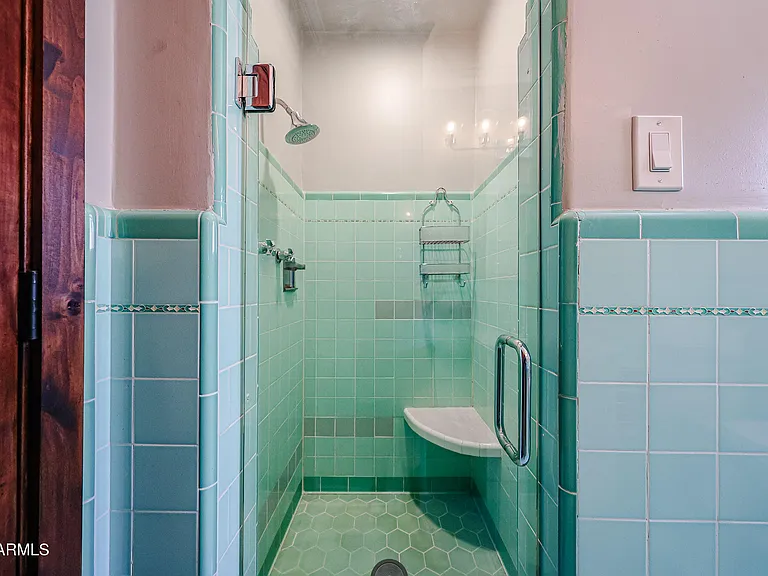 1317 W Holly St — Photo 31
