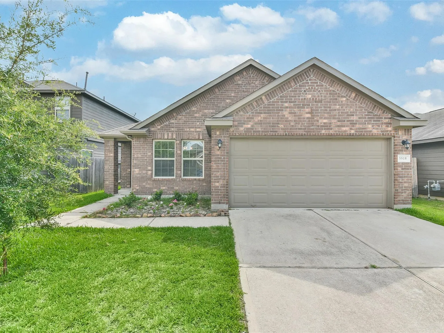 4 bed, 1799 sqft, $2,100 — Photo 2