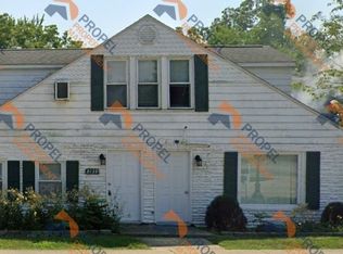 8139 Macomb St, Grosse Ile, MI 48138