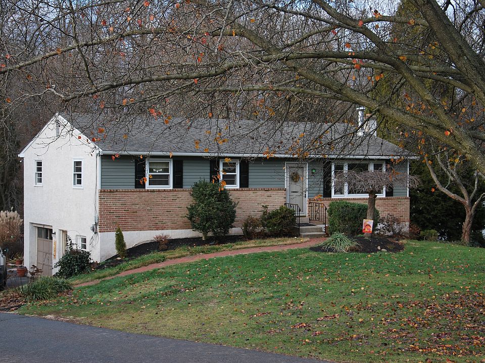 2nd image of 851 Rising Sun Rd