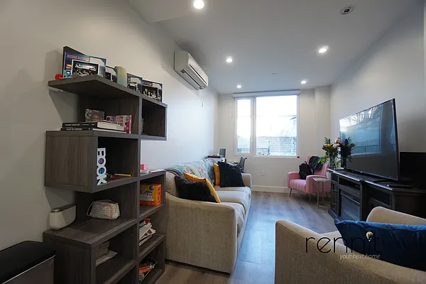 Rented by Rennit Inc. | media 21