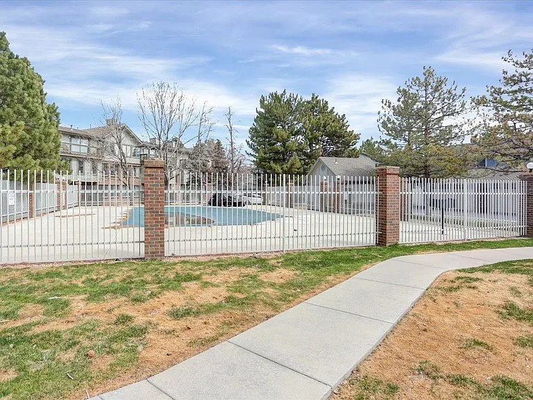 6425 S Dayton St #107 — Photo 26