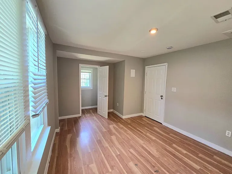 809 Eastern Ave — Photo 8