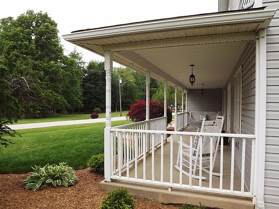 2nd image of 100 Rosewood Ln
