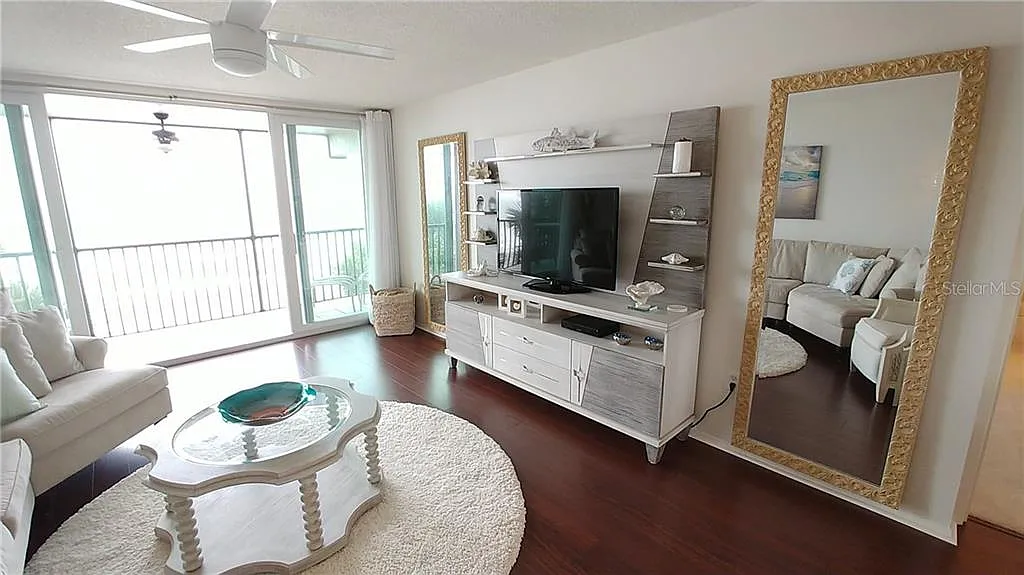 2 bed, 2.0 bath, 1260 sqft, $5,500 — Photo 4