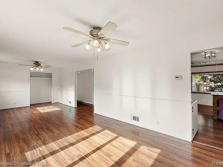 735 Novi St — Photo 7