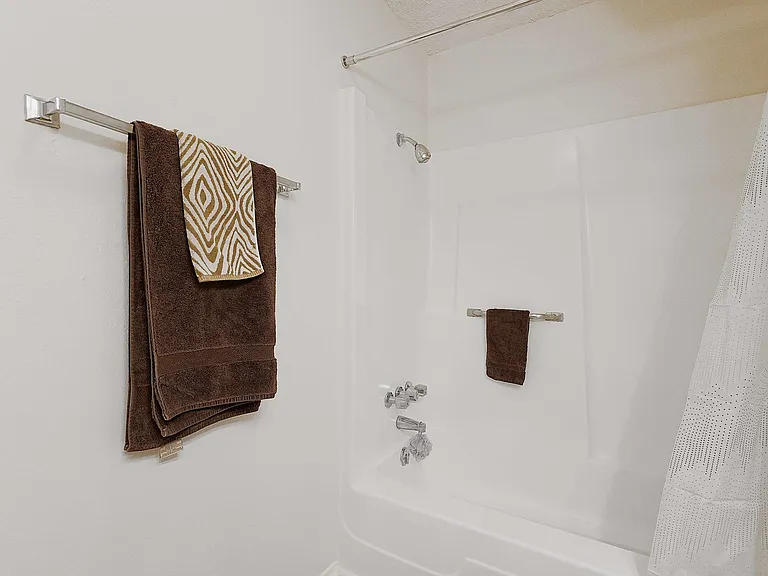 Meadow Ridge Apartments — Photo 8