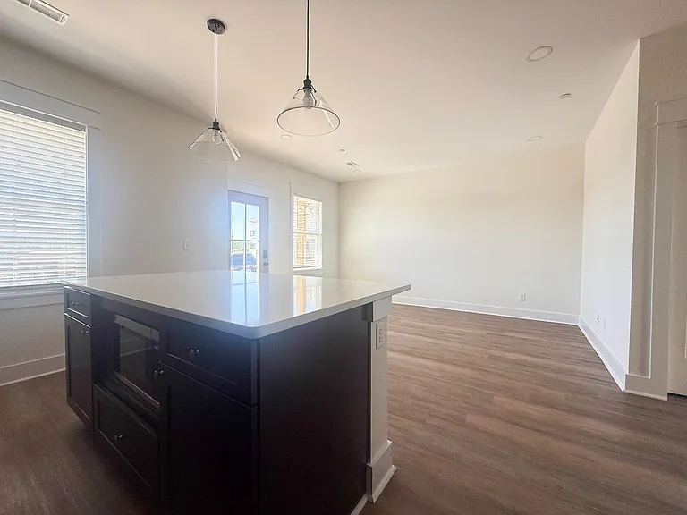 1389 Meridian St — Photo 12