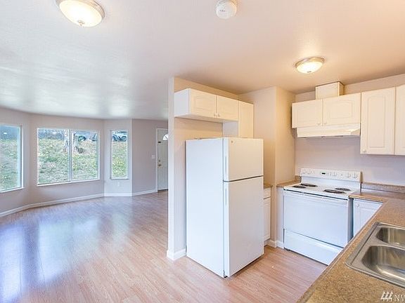 2nd image of 6715 S Monroe St #B
