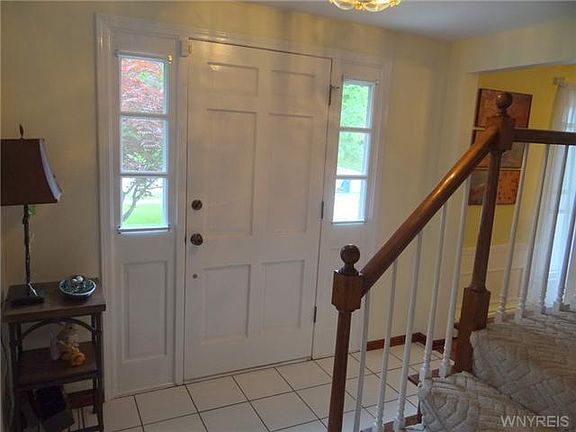 3rd image of 89 Carriage Cir