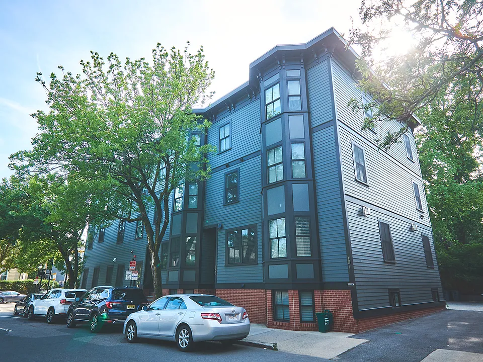 181 Putnam Ave