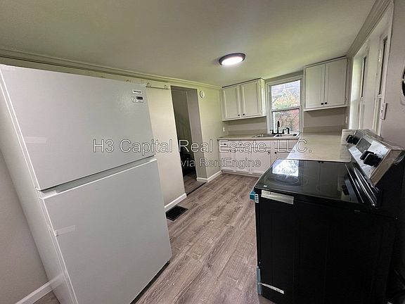 3rd image of 7253 Town Hall Rd