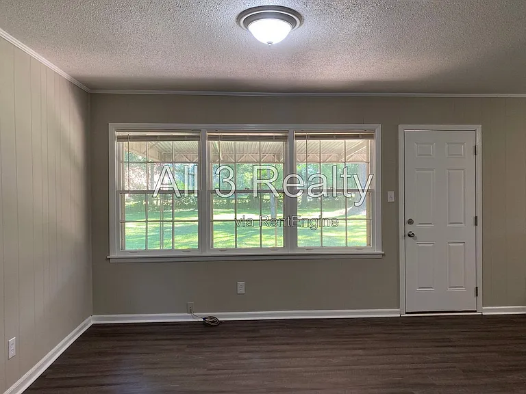 306 Oakwild Dr — Photo 8