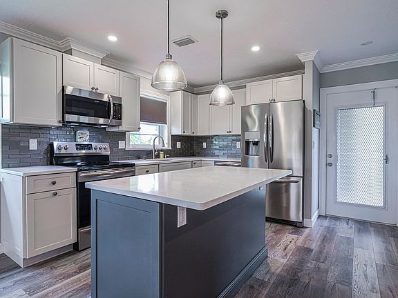 5th image of 105A Spring Lake Ct #201