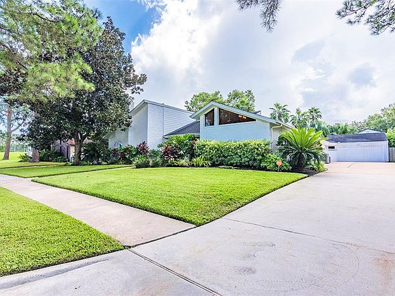 5th image of 15922 Larkfield Dr