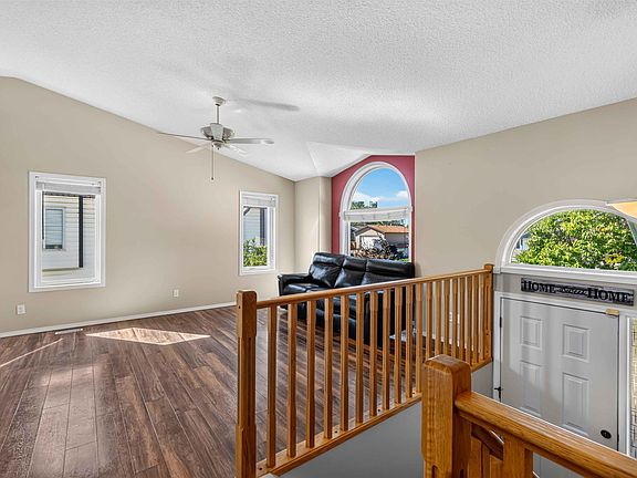 5th image of 5111 52nd St