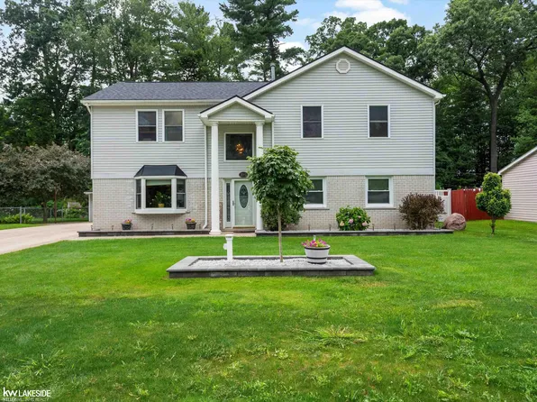 52145 Brentwood Dr, Shelby Township, MI 48316